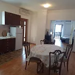 Alexa Apartmán Brist