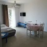 Alexa Apartmán Brist
