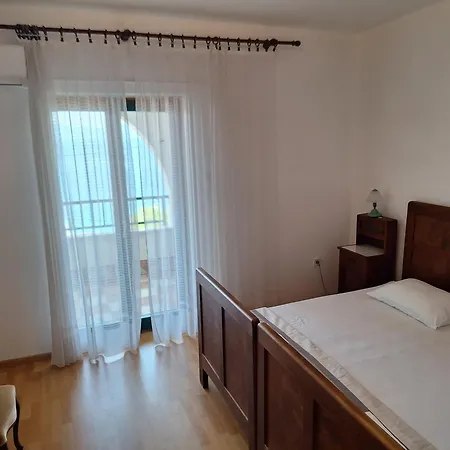 Alexa Appartement Brist