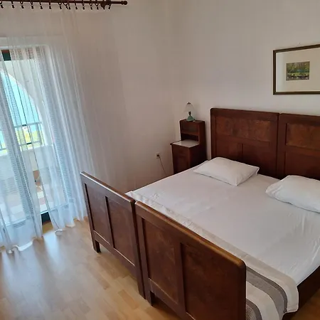 Alexa Apartman Brist